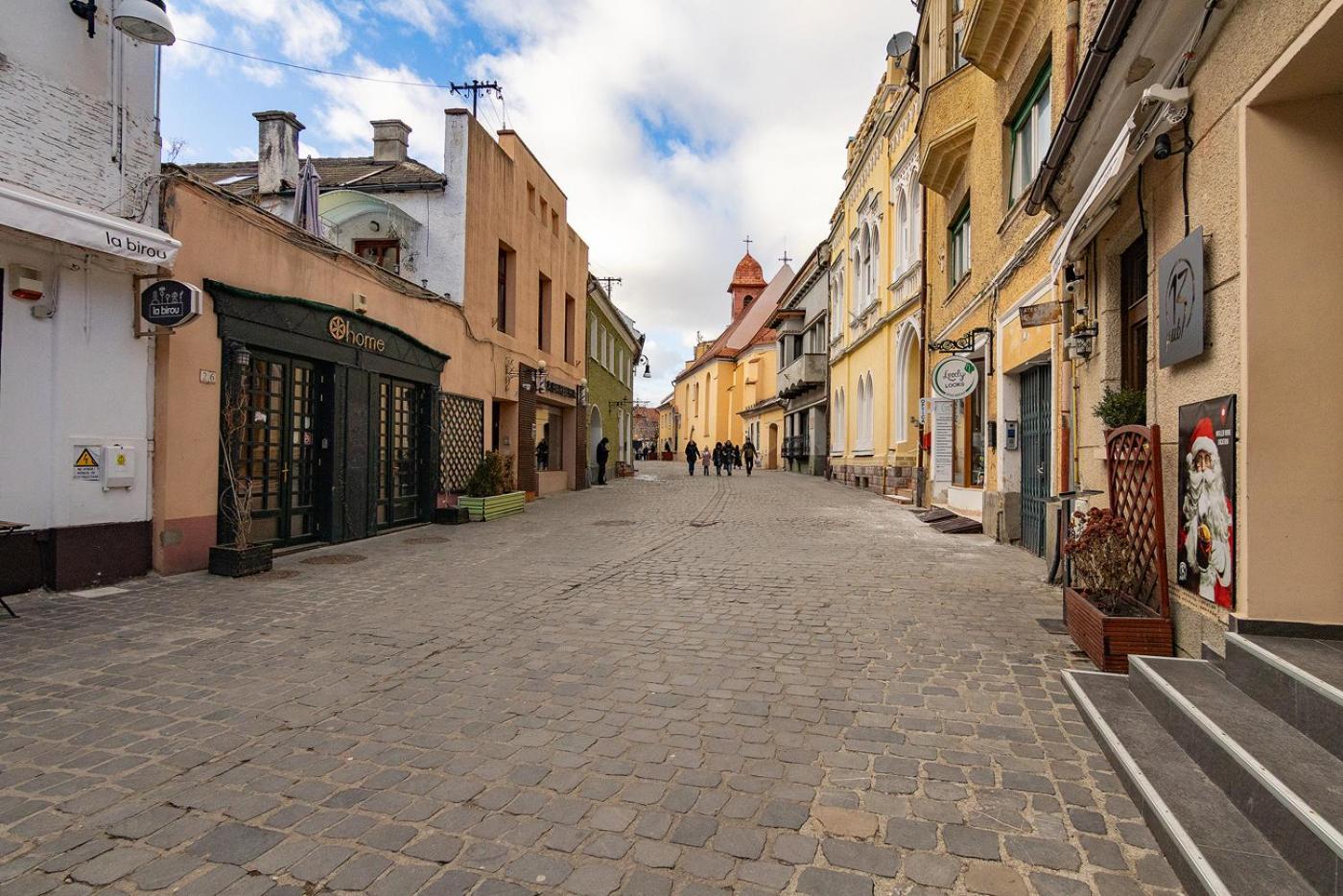 Old Town By Mm Host Apartment Brasov Exterior photo